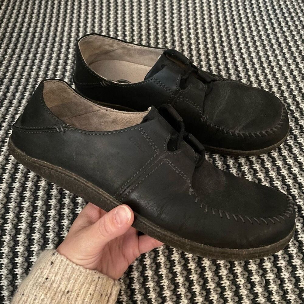OluKai Honua black leather shoe men’s size 8, women’s 11